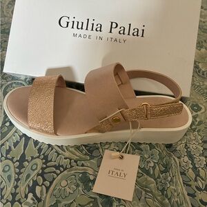 NWT girls (or women) sz5 Giulia Palai rose gold Sandals